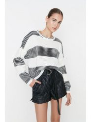 Trendyol Sweter w kolorze biało-czarnym rozmiar: S. Białe swetry Trendyol, s, bez wzorów, bez ramiączek. Za 66.00 zł.