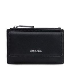 Duży Portfel Damski Calvin Klein. Czarne portfele Calvin Klein, bez wzorów. Za 139.99 zł.