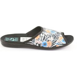 Kapcie damskie zebra Adanex 23877. Białe kapcie Adanex, bez wzorów, z bawełny. W wyprzedaży za 49.00 zł.
