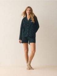 Piżama ze świątecznym motywem - ciemnozielony. Zielone piżamy Reserved, l, bez wzorów, z bawełny, bez kołnierzyka, bez ramiączek. Za 139.99 zł.