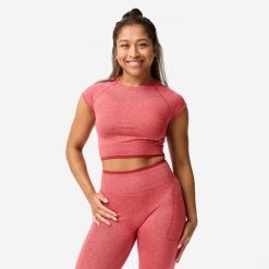 Koszulka do treningu siłowego damska Domyos crop top. Czerwone topy DOMYOS, s, bez wzorów, z elastanu, sportowe, bez kołnierzyka, bez ramiączek. Za 69.99 zł.