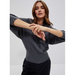 Sweter nietoperz. Szare swetry MOODO, xs, bez wzorów, z poliamidu, bez ramiączek. W wyprzedaży za 35.99 zł.
