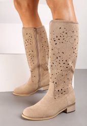 Ciemnobeżowe Ażurowe Płaskie Kozaki w Stylu Boho Zapinane na Suwak Velmara. Brązowe kozaki Born2be, w ażurowe wzory, boho, bez obcasa, na obcasie, bez zapięcia. Za 189.99 zł.