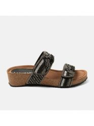 Lazamani Skórzane klapki w kolorze czarnym rozmiar: 37. Czarne klapki Lazamani, bez wzorów, klasyczne, z otwartym noskiem, bez obcasa, na koturnie, bez zapięcia. Za 157.73 zł.