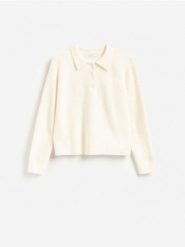 Wełniany sweter z kołnierzem - kremowy. Białe swetry Reserved, l, bez wzorów, z wełny, bez ramiączek. Za 199.99 zł.