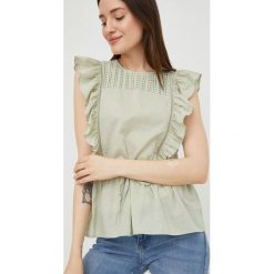 Vero Moda bluzka bawełniana damska kolor zielony gładka. Zielone bluzki Vero Moda, l, bez wzorów, z bawełny, bez kołnierzyka, bez ramiączek. W wyprzedaży za 89.99 zł.