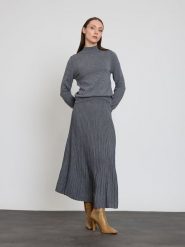 BGN Golf w kolorze szarym rozmiar: 38. Szare swetry BGN, bez wzorów, bez ramiączek. Za 78.99 zł.