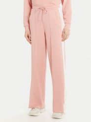 Guess Spodnie dresowe V5RB00 KCO72 Różowy Regular Fit. Czerwone spodnie dresowe Guess, z aplikacjami, z dresówki. Za 209.99 zł.