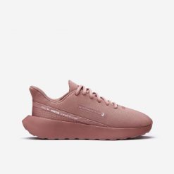 Buty sportowe damskie Decathlon KLNJ Be D. Czarne buty sportowe lifestyle Decathlon, bez wzorów, bez zapięcia, trekkingowe. Za 119.99 zł.
