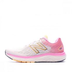 Buty do chodzenia damskie New Balance Fresh Foam 680V7. Białe buty do biegania New Balance, bez wzorów, z gumy, bez zapięcia, do biegania. Za 435.00 zł.