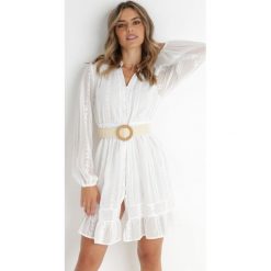 Biała Sukienka Nesilwyn. Białe sukienki Born2be, m, bez wzorów, z tkaniny, boho, bez kołnierzyka, bez ramiączek, midi, rozkloszowane. W wyprzedaży za 159.99 zł.
