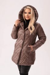 Beżowa zimowa kurtka Alina - wyjątkowe połączenie tkanin PLUS SIZE XXL OVERSIZE. Brązowe kurtki Moda Size Plus Iwanek, na jesień, plus size, bez wzorów, z poliesteru, eleganckie, bez kaptura. W wyprzedaży za 299.90 zł.