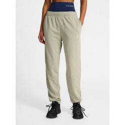 Damskie spodnie dresowe Hummel Pulse. Szare spodnie sportowe Hummel, bez wzorów, z dresówki, na fitness i siłownię. Za 137.00 zł.