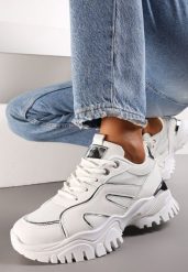 Białe Sportowe Sneakersy na Grubej Podeszwie z Ozdobnymi Aplikacjami Sossi. Białe buty sportowe lifestyle Renee, z aplikacjami, sportowe, z okrągłym noskiem, bez zapięcia. W wyprzedaży za 99.99 zł.