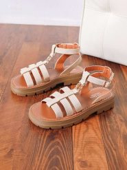 Sixth Sens Sandały w kolorze kremowym rozmiar: 37. Brązowe sandały Sixth Sens, bez wzorów, klasyczne, z otwartym noskiem, bez obcasa, bez zapięcia. Za 100.99 zł.