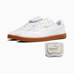 Buty sportowe damskie Puma CLUB AZURA 40476101. Białe buty treningowe Puma, w ażurowe wzory, z gumy, bez zapięcia, do piłki nożnej. Za 195.67 zł.