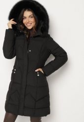 Czarna Pikowana Kurtka o Taliowanym Kroju z Kapturem z Futerkiem Sintinnella. Czarne kurtki Born2be, l, bez wzorów, z futra, eleganckie, z kapturem. Za 289.99 zł.