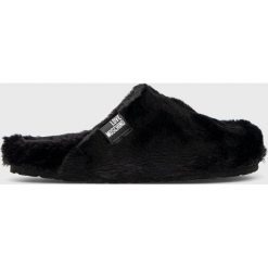 Love Moschino kapcie kolor czarny. Czarne kapcie Love Moschino, bez wzorów, z gumy. Za 669.99 zł.