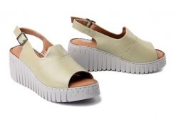 ARTIKER RELAKS 54C0787 zielony, sandały damskie. Zielone sandały Artiker Relaks, bez wzorów, z gumy, bez obcasa, na koturnie, bez zapięcia. Za 249.90 zł.