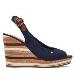 Sandały Wrangler. Niebieskie sandały Wrangler, bez wzorów, marine, bez obcasa, na koturnie, bez zapięcia. Za 329.99 zł.
