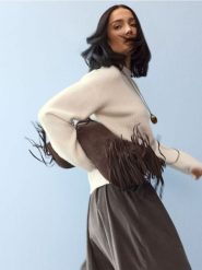 Sweter z naszywką - kremowy. Białe swetry Sinsay, l, z aplikacjami, bez ramiączek. Za 59.99 zł.