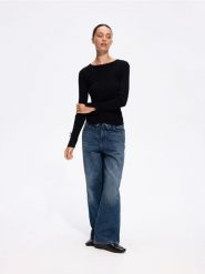 Sweter z rozcięciem - czarny. Czarne swetry Reserved, l, bez wzorów, z dzianiny, bez ramiączek. Za 89.99 zł.