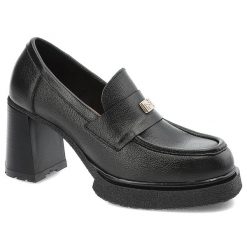 Czarne Półbuty Armodo Eleganckie Obuwie Damskie Na Obcasie. Czarne półbuty wsuwane Armodo, bez wzorów, ze skóry, eleganckie, bez obcasa, na obcasie. Za 339.99 zł.