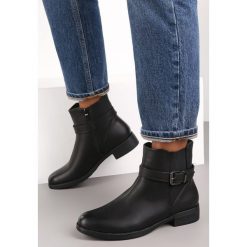 Czarne Botki Ollu. Czarne botki Renee, bez wzorów, z materiału, eleganckie, z okrągłym noskiem, za kostkę, bez obcasa, na płaskiej podeszwie, bez zapięcia. W wyprzedaży za 143.99 zł.
