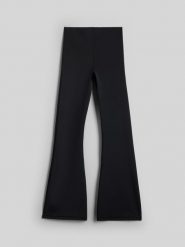 4F Legginsy push up do jogi damskie - czarne S. Czarne legginsy 4f, bez wzorów, z materiału. Za 199.99 zł.