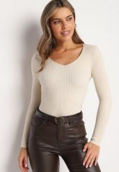 Jasnobeżowy Sweter Prążkowany z Trójkątnym Dekoltem Vorila. Brązowe swetry Born2be, bez wzorów, prążkowane, eleganckie, bez ramiączek. W wyprzedaży za 33.99 zł.