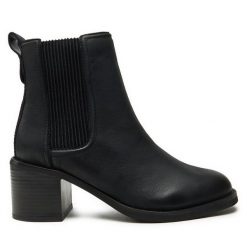 Botki Clarks. Czarne botki Clarks, bez wzorów, bez obcasa, na słupku, bez zapięcia. Za 339.99 zł.