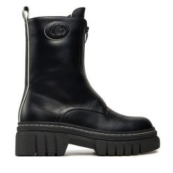Botki Guess. Czarne botki Guess, z aplikacjami, bez obcasa, na płaskiej podeszwie, bez zapięcia. Za 439.99 zł.