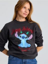 Dresowa bluza crewneck z nadrukiem świątecznym Stitch - szary. Szare bluzy Sinsay, l, bez wzorów, z dresówki, bez kaptura. Za 59.99 zł.