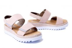 RIEKER V4475-31 pink, sandały damskie. Brązowe sandały Rieker, bez wzorów, bez obcasa, na koturnie, bez zapięcia. Za 299.90 zł.