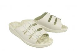 SOLO 054Fr biały, klapki/fakirki profilaktyczne damskie. Białe klapki Solo, bez wzorów, bez obcasa, bez zapięcia. Za 139.90 zł.