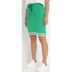 Ciemnozielona Spódnica Rhenon. Zielone spódnice Born2be, s, z aplikacjami, z dresówki, sportowe, midi, dopasowane. W wyprzedaży za 83.99 zł.