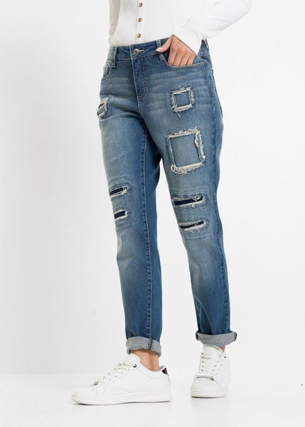 Jeansy o kroj boyfriend, mid waist. Niebieskie jeansy bonprix, bez wzorów, z jeansu. Za 189.99 zł.