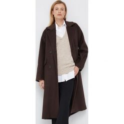 Selected Femme płaszcz wełniany kolor brązowy przejściowy dwurzędowy. Brązowe płaszcze Selected Femme, bez wzorów, z bawełny, klasyczne, bez kaptura. Za 1,019.90 zł.