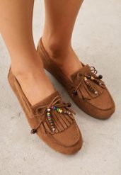 Jasnobrązowe Mokasyny VICES z Imitacji Zamszu z Kokardką Kolorowymi Koralikami i Skórzaną Wkładką Nenden. Brązowe mokasyny Renee, bez wzorów, z jeansu. Za 99.99 zł.