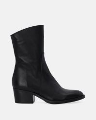 KLASYCZNE BOTKI ZE SKÓRY NATURALNEJ V014LEBLOBB027. Botki Venezia, bez wzorów, ze skóry, klasyczne, bez obcasa, bez zapięcia. Za 899.00 zł.