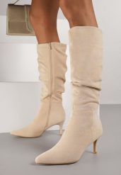 Beżowe Kozaki z Imitacji Zamszu na Szpilce z Marszczoną Cholewką Rilareia. Brązowe kozaki Born2be, bez wzorów, z jeansu, eleganckie, bez obcasa, na obcasie, bez zapięcia. Za 149.99 zł.