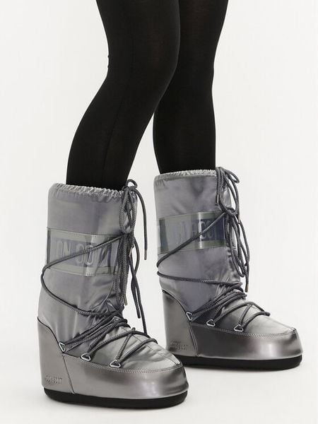 Moon Boot Śniegowce 80D1401680 Srebrny. Szare śniegowce Moon Boot, bez wzorów, ze skóry, bez zapięcia. Za 989.99 zł.