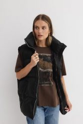 PUCHOWA KAMIZELKA ASPEN CZARNA One size - Flawless. Czarne kamizelki Flawless, na wiosnę, s, bez wzorów, z polaru, sportowe, bez ramiączek, bez kaptura, na golfa. Za 1,290.00 zł.