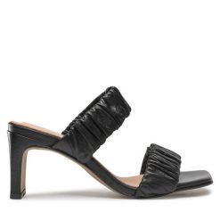 Klapki Bianco. Czarne klapki Bianco, bez wzorów, bez obcasa, bez zapięcia. Za 299.99 zł.