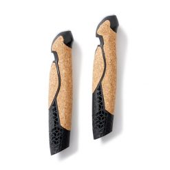 Rękojeść korkowa do kijków do nordic walking. Paski NEWFEEL, bez wzorów, sportowe. Za 39.99 zł.