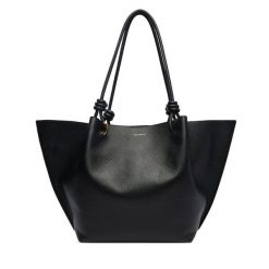 Torebka Coccinelle. Czarne torebki klasyczne Coccinelle, bez wzorów, bez dodatków. Za 1,539.00 zł.