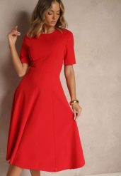 Czerwona Sukienka Rozkloszowana o Taliowanym Fasonie Telaswena. Czerwone sukienki Renee, na randkę, l, bez wzorów, eleganckie, bez kołnierzyka, bez ramiączek, midi, rozkloszowane. Za 89.99 zł.