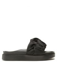 Inuikii Klapki Fjord Flower 70104-126 Czarny. Czarne klapki Inuikii, bez wzorów, z materiału, bez obcasa, bez zapięcia. Za 699.99 zł.