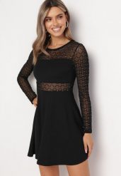 Czarna Mini Rozkloszowana Sukienka z Siateczką Ozdobioną Brokatem Ekenedi. Czarne sukienki Born2be, do pracy, bez wzorów, biznesowe, bez kołnierzyka, bez ramiączek, mini, proste. W wyprzedaży za 69.99 zł.