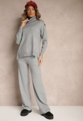 Szary Komplet z Wiskozą i Modalem Spodnie o Szerokim Kroju i Golf Ozdobiony Guzikami Sassifra. Szare swetry Renee, bez wzorów, z materiału, eleganckie, bez ramiączek. W wyprzedaży za 143.99 zł.